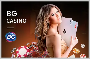 Người chia bài đang chia bài Blackjack tại f168 info